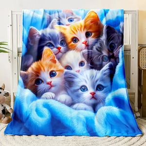 Couverture en peluche à imprimé chaton mignon, rectangulaire, fond bleu doux, décoration intérieure, utilisation quatre saisons, anti-boulochage, lavable en machine - Product Image 3