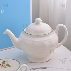 Juego de Té y Café de Diseño Moderno y Lujoso en Blanco con Relieve, Taza y Platillo - Product Image 3