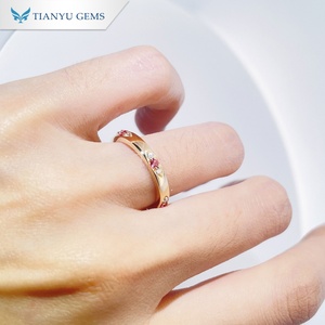 Anillo de Compromiso Tianyu Personalizado con Diamantes y Circonitas. Anillo de Eternidad con Gemas Engastadas, Anillo Apilable Minimalista para Aniversario - Product Image 4