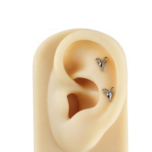 G23 Push Pin Titanio Oveja <span class=keywords><strong>Espiral</strong></span> Pulido Hilo interno <span class=keywords><strong>Labio</strong></span> Anillo Labret ASTM Joyería <span class=keywords><strong>para</strong></span> el cuerpo <span class=keywords><strong>Piercing</strong></span> <span class=keywords><strong>de</strong></span> moda - Product Image 3