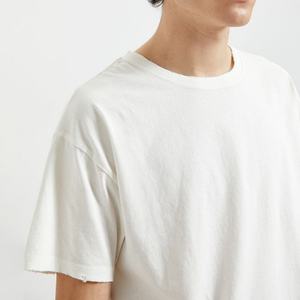 เสื้อยืดสีขาวคุณภาพสูง ขนาดใหญ่พิเศษ 220gsm  รับสกรีนโลโก้ เสื้อยืดเปล่าสีขาวเนื้อหนา แขนสั้น  เสื้อยืดเรียบๆ สำหรับผู้ชาย - Product Image 4