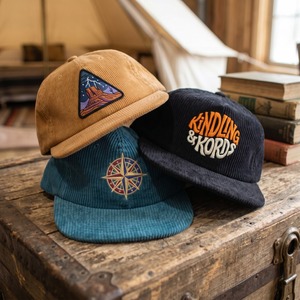 Gorra de Pana Personalizada OEM de 5 Paneles con Logotipo Bordado, Gorra Snapback Sin Estructura - Product Image 1