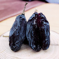 Raisins secs noirs en gros, décoration, fraîchement faits, raisins secs de haute qualité