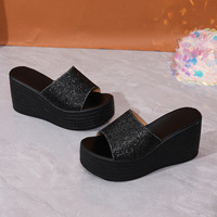 Pantoufles d'été à paillettes pour femmes, avec talons inclinés, semelles épaisses, sandales pour femmes, version coréenne, de loisirs, à la mode, collection 2020