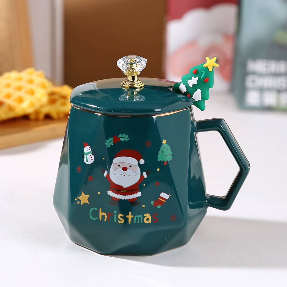 Green mug with lid and spoon