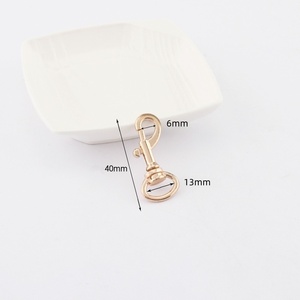 Vente en gros de boucles en métal <span class=keywords><strong>pour</strong></span> <span class=keywords><strong>chien</strong></span> de 13 mm, clip pivotant, mousqueton <span class=keywords><strong>pour</strong></span> cordon et sangle de sac, accessoires de quincaillerie <span class=keywords><strong>pour</strong></span> bagages - Product Image 4