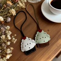 Porte-clés en cuir PU LED personnalisé en forme de dessert/cupcake, promotionnel et mignon pour l'été