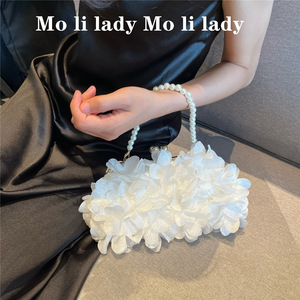 Pochette de soirée en soie motif pétales Printemps/Été pour tenues formelles Cheongsam, Hanfu chinois et style national Tanjing - Product Image 2