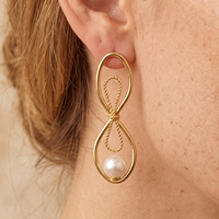 Pendientes Colgantes con Lazo Hueco de Acero Inoxidable Hipoalergénico CLIORO con Perla de Imitación para Mujer, Joyería Diaria para Fiestas