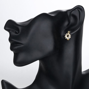 Pendientes de tuerca de moissanita VVS GRA de corte redondo con diseño de cola de pez de líneas simples, rellenos de oro de 14K, joyería de uso diario para mujer - Product Image 5