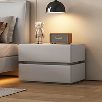 Table de chevet italienne moderne et minimaliste en cuir avec grand mobilier de chambre à coucher en bois massif pour la maison