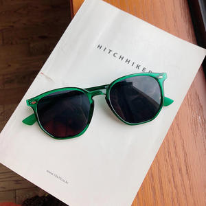 Lunettes de soleil unisexes irrégulières, monture verte, verres en acrylique, protection UV 100%, type 3, pour activités de plein air et mode - Product Image 5