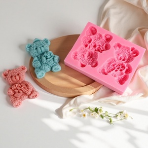 Moule en silicone 3D double ours pour bougies, idéal pour la fabrication de bougies parfumées et la décoration intérieure, vente en gros - Product Image 4