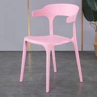 Fabricant de chaises pp bon marché de conception de restaurant en usine Tables et chaises de café en plastique de couleur empilées pour l'extérieur