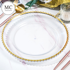 Pratos Decorativos Redondos de Plástico Dourados com Borda de Pérolas para Servir em Festas e Eventos - Product Image 3