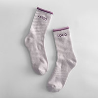 Chaussettes de Pilates pour femmes personnalisables avec rayures, points en silicone antidérapants, respirantes, violettes, sur mesure
