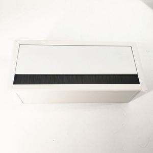 Blanc 135mm Largeur Métal Flip Cover Brosse Fermeture Douce Flip up Fil Gestion des Câbles Boîte à œillets avec 3 86mm Prise Murale Trou - Product Image 3