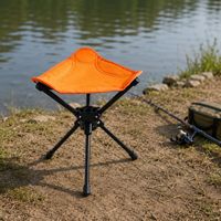 Tragbarer Outdoor-Camping-Dreifach-Klapphocker aus 600D Oxford-Gewebe mit 360-Grad-Drehung für den Großhandel