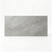 Carrelage mural en pierre frittée gris calcaire 6 mm, aspect pierre naturelle mate, 1200x2700 mm