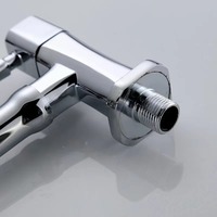 Robinet d'évier de cuisine OEM de conception moderne Robinet d'eau froide monotrou à poignée unique Robinets d'eau muraux en zinc pour le corps