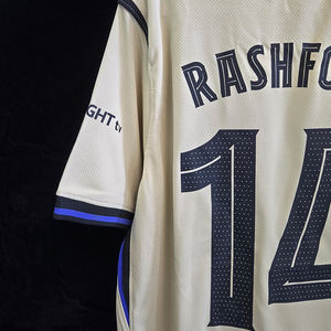 Maglia da Calcio Personalizzata del Madrid Qualità Thailandese Real No. 7 Vini Maglia da Calcio in Rete Traspirante ad Asciugatura Rapida 2025 2026 - Product Image 1