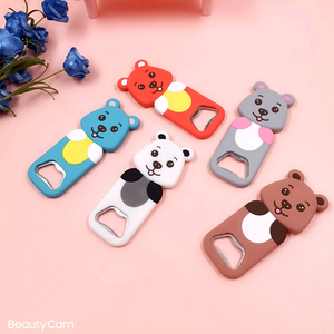 Décapsuleur magnétique de réfrigérateur en PVC motif ours de dessin animé avec logo personnalisé, porte-clés/mousqueton en PVC souple, article promotionnel du fabricant - Product Image 4