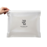 Sac à fermeture éclair givré en PE/PVC imprimé sur mesure, recyclable, épaisseur 0,1 mm, réutilisable, impression par gravure pour vêtements et emballages de voyage