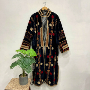 Veste longue élégante en velours noir brodé Suzani avec motif floral, col montant bohème, manches longues, vêtement d'extérieur pour l'hiver - Product Image 1