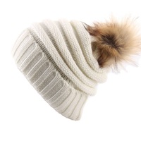 Bonnet en tricot jacquard avec visière et pompon amovible en fausse fourrure - Bonnet d'hiver chaud et extensible avec logo personnalisé pour hommes et femmes