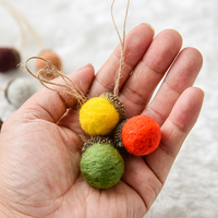 Ornements en feutre de laine en forme de gland et de pomme de pin en gros, décorations à suspendre pour sapin de Noël, accessoires pour couronnes d'automne pour la décoration de la maison en fêtes