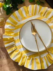 Servilletas de lino 100% personalizadas al por mayor, servilletas individuales de lino redondas con volantes a rayas lavadas a la piedra para boda - Product Image 3