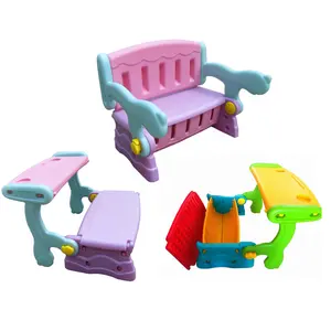 बच्चों की मेज और कुर्सी सेट प्लास्टिक दिलचस्प बहुक्रियाशील बच्चों के कमरे के फर्नीचर प्यारे बच्चों की मेज और भंडारण के साथ कुर्सी