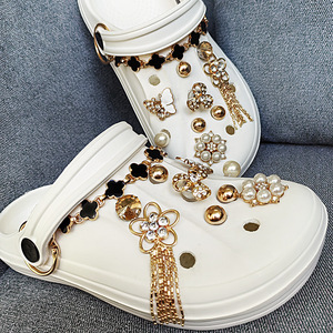 Bling Golden Charms <span class=keywords><strong>Sabot</strong></span> Designer Décorations De Chaussures Cadeaux D'anniversaire Party Favors Boucle De Chaussure En Métal Designer Charmes Charmes De Luxe - Product Image 3