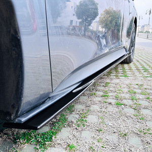 Jupes latérales Amp-Z pour Volkswagen ID.3 2019+ finition mate texture carbone noir piano, côté gauche, kit carrosserie - Product Image 1