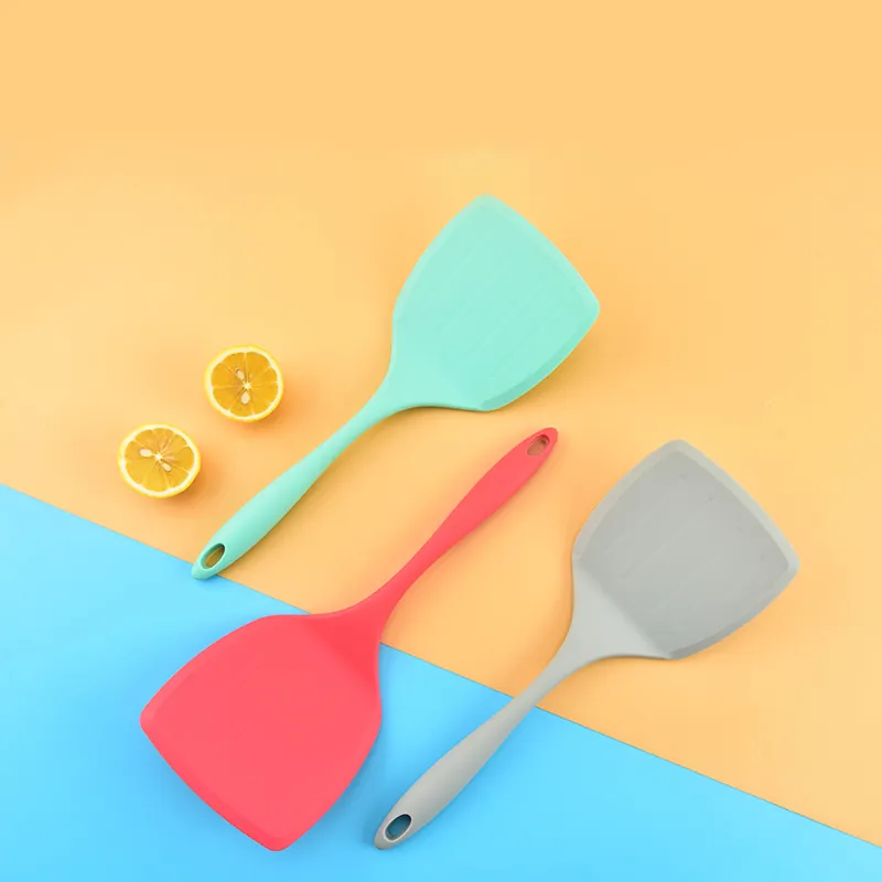 Wholesale price kitchenware set kichen accessories smart home gadgets spatula supplier