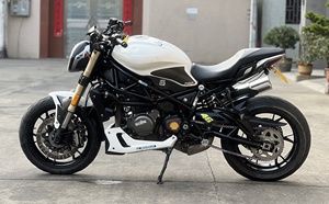 Moto <span class=keywords><strong>de</strong></span> rue Benelli 752S 752cc à deux cylindres parallèles refroidis par eau, fourche avant avec <span class=keywords><strong>frein</strong></span> <span class=keywords><strong>Brembo</strong></span> et ABS - Product Image 4
