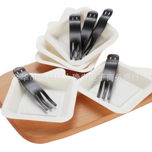 Assiettes et fourchettes jetables biodégradables en pulpe de papier, carrées, 5 assiettes, 5 fourchettes, pour la table de fête d'anniversaire - Product Image 4