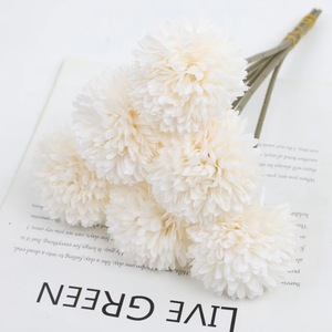 Fleur artificielle en soie <span class=keywords><strong>de</strong></span> chrysanthème réaliste, faite à la main, douce, moderne, pour le <span class=keywords><strong>Nouvel</strong></span> <span class=keywords><strong>An</strong></span> chinois et <span class=keywords><strong>centre</strong></span> <span class=keywords><strong>de</strong></span> <span class=keywords><strong>table</strong></span> <span class=keywords><strong>de</strong></span> mariage - Product Image 4