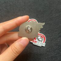 Ventes directes d'usine Épingles en émail dur doux en métal de conception spéciale Épinglettes personnalisées Casquette Chapeau Badge Broche Broche Souvenir
