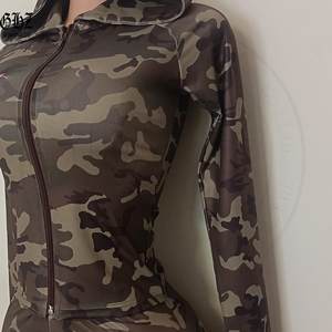 Completo da donna Y2K 2026 leopardato due pezzi: giacca crop con zip e pantaloni a zampa abbinati, outfit streetwear athleisure - Product Image 6