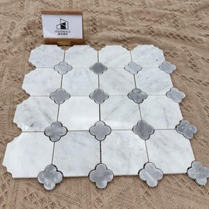 Mosaico de mármol natural contemporáneo con diseño gráfico, mezcla de colores blanco y gris, para pared de cocina, estilo villa, personalizado, con patrón de tiras y parquet rústico. - Product Image 2