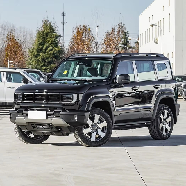 Beijing BJ40 REEV: 1.5L Extended-Range Hybrid Electric SUV with 4WD and Leather Seats