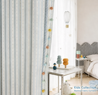 Rideau semi-occultant pour enfants à rayures bleues et blanches 100% polyester avec garniture pompon, panneau filtrant la lumière pour chambre d'enfant, vente en gros OEM