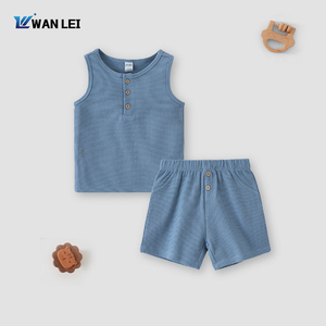 Bộ đồ bé trai 3 món gồm áo thun jersey 210gsm, áo gile và quần đùi chất liệu vải waffle, 60% <span class=keywords><strong>cotton</strong></span> 40% polyester, dành cho bé 0-2 tuổi, có thể mặc đồ đôi với cả gia đình. - Product Image 4