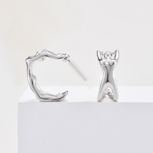 Boucles d'oreilles clous design humanoïde 3D en alliage de zinc or et argent, bijoux de mode unisexe - Product Image 4