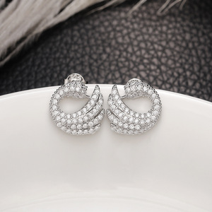 Orecchini a spirale a forma di cigno per donna, gioielli scintillanti a tema animale alla moda - Product Image 2
