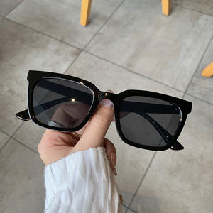 Gafas de Sol Cuadradas Pequeñas para Mujer Qianai, Montura Gris, Lentes Beige Atardecer, Protección UV400 Tipo 3 - Product Image 5