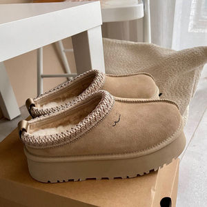 Nouvelles Bottes de Neige Chaudes et Antidérapantes en Fourrure pour l'Hiver 2025 – Chaussures de Créateur Respirantes et Tendance pour l'Automne, Modèle Plateforme Mignon - Product Image 3