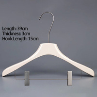 Cintres en bois personnalisables pour vêtements, livraison rapide, cintres classiques pour pantalons, produits ménagers pratiques et peu encombrants
