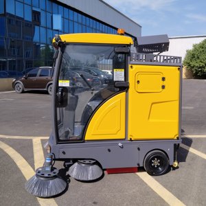 Balayeuse de voirie électrique à trois roues compacte pour le nettoyage des trottoirs urbains et des espaces communautaires - Product Image 3